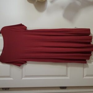 Chic Maroon Midi Dress
